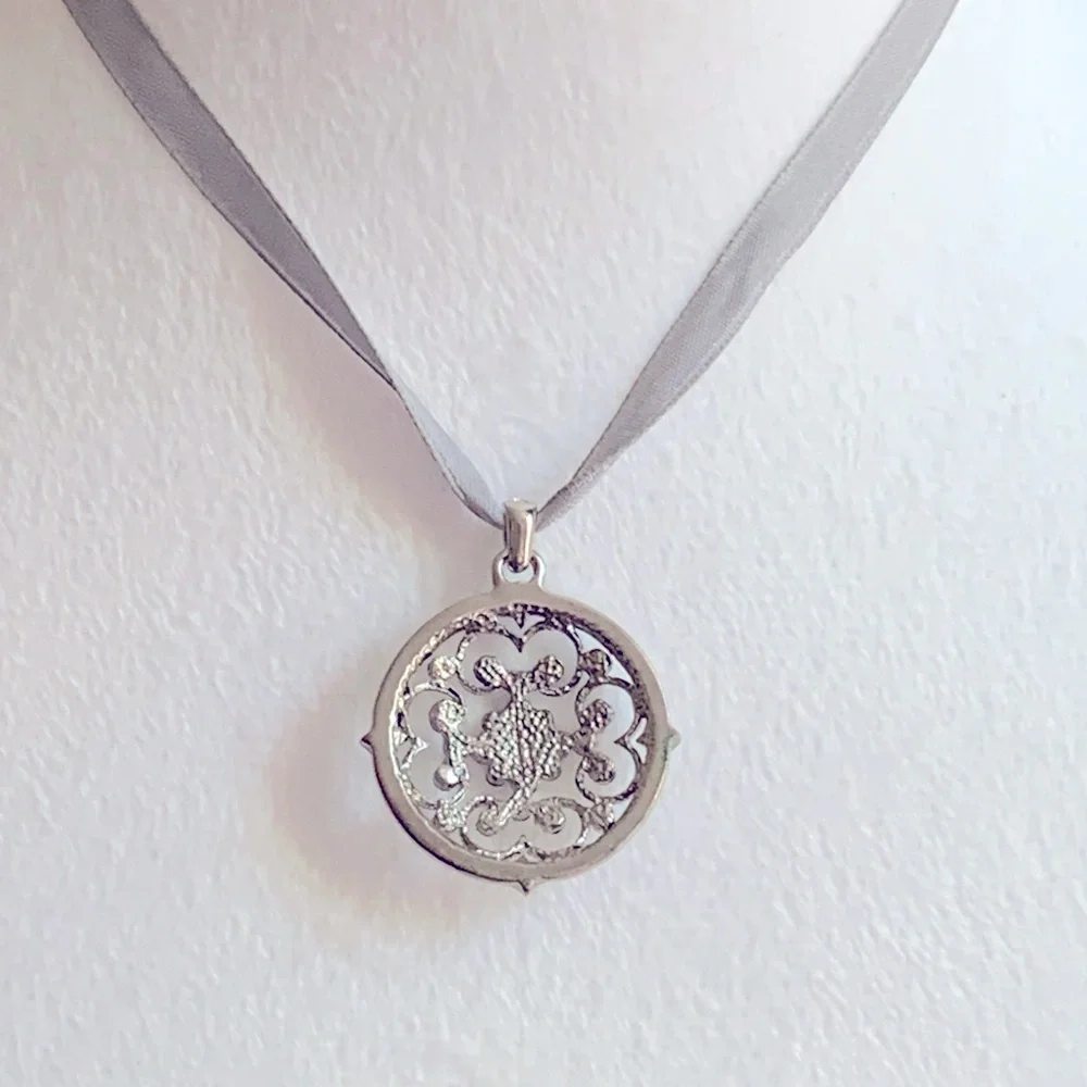 🎨 Art Deco Style Genuine Crystal Pendant w/ Gray Ribbon Necklace by Cookie Lee - Picture 10 of 12